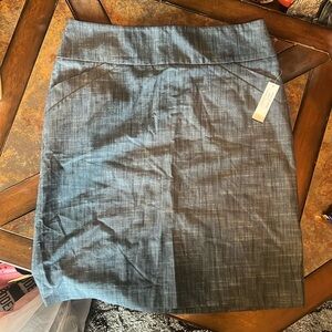 Larry Levine NWT size 12. Heathered navy. Beautiful skirt. Pockets on front.